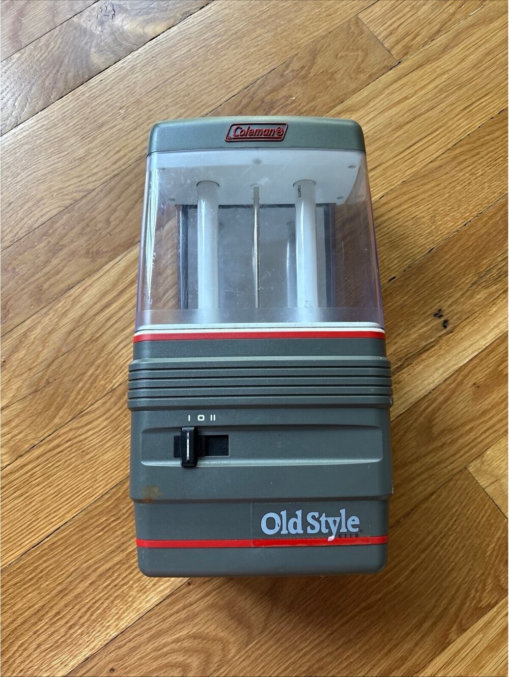 Coleman twin Tube Fluorescent Battery Operated Lantern Model 5342-700 old style